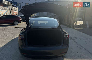 Седан Tesla Model 3 2023 в 