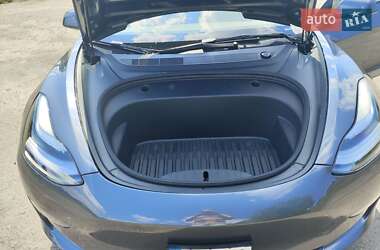 Седан Tesla Model 3 2023 в 