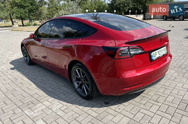 Седан Tesla Model 3 2022 в 