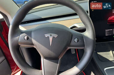 Седан Tesla Model 3 2022 в 