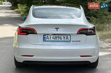 Седан Tesla Model 3 2022 в 