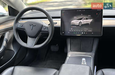 Седан Tesla Model 3 2022 в 