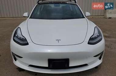 Седан Tesla Model 3 2020 в 