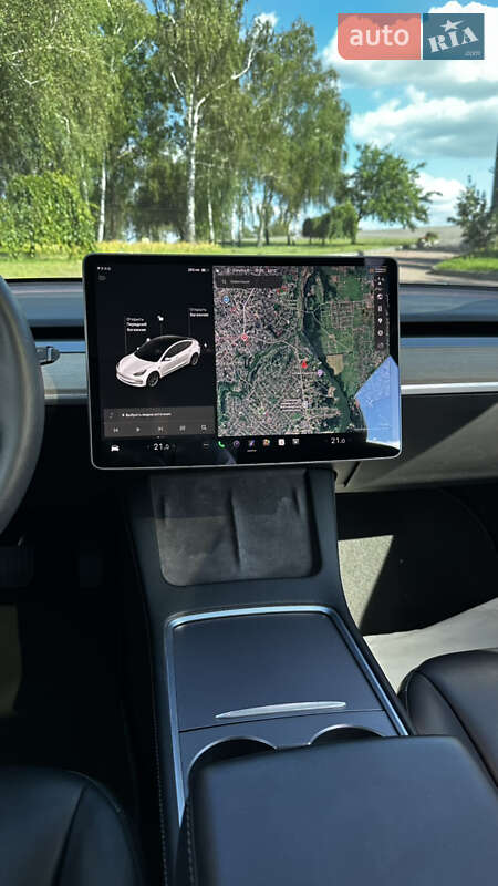 Седан Tesla Model 3 2021 в Житомире