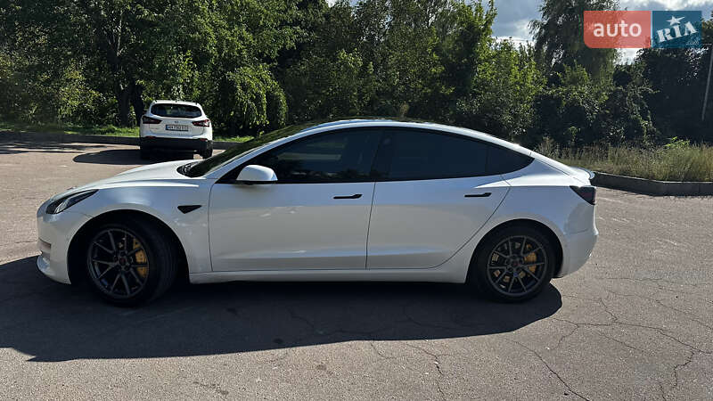 Седан Tesla Model 3 2021 в Житомире