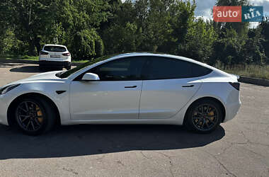 Седан Tesla Model 3 2021 в 