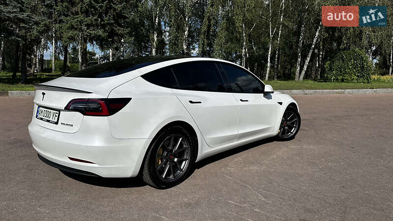 Седан Tesla Model 3 2021 в Житомире