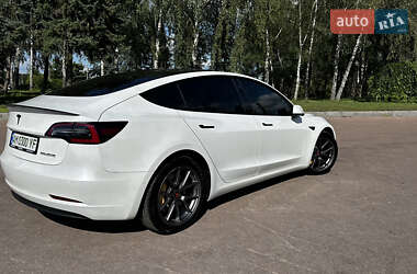 Седан Tesla Model 3 2021 в 