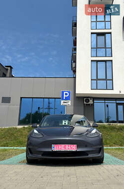 Седан Tesla Model 3 2022 в 