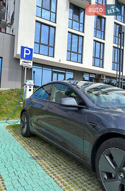 Седан Tesla Model 3 2022 в 
