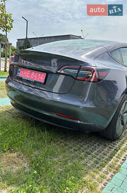Седан Tesla Model 3 2022 в 