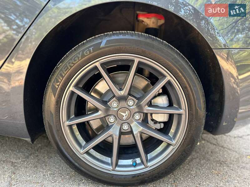 Седан Tesla Model 3 2023 в Одессе