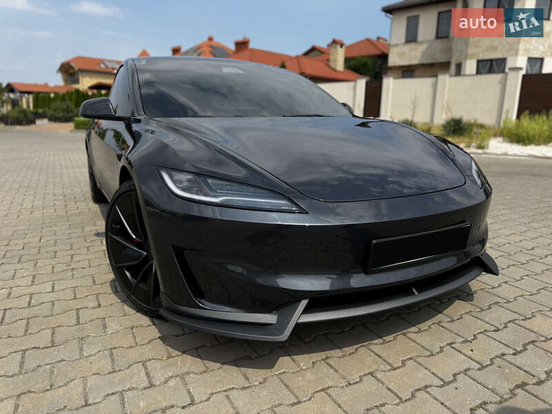Седан Tesla Model 3 2024 в 