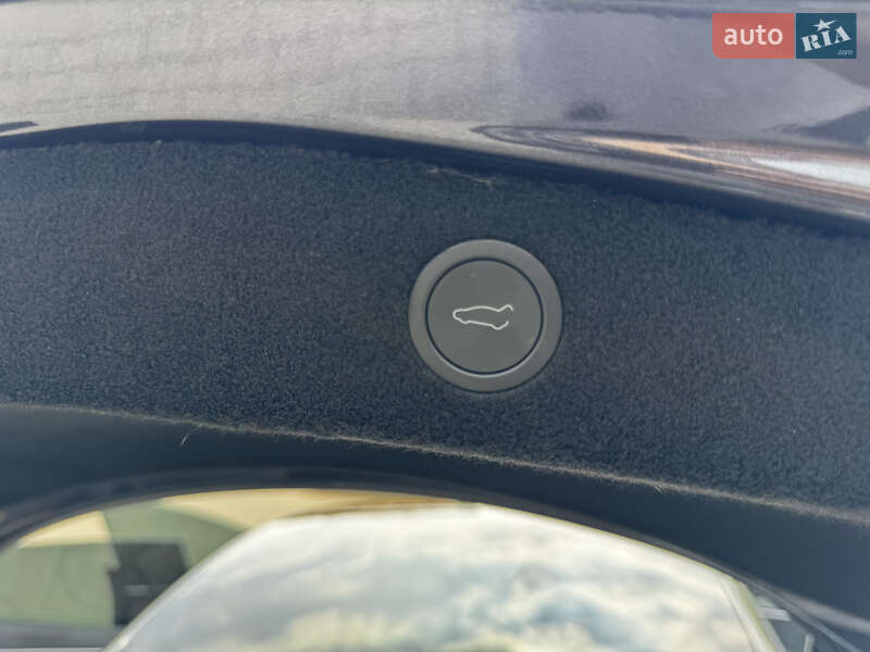 Седан Tesla Model 3 2024 в Одесі