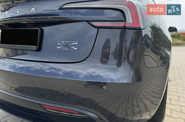 Седан Tesla Model 3 2024 в 