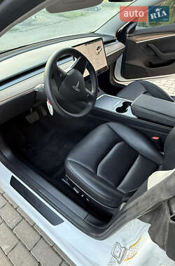 Седан Tesla Model 3 2022 в 