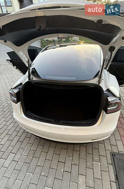 Седан Tesla Model 3 2022 в 