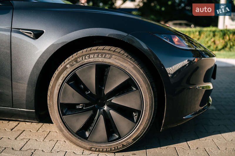 Седан Tesla Model 3 2024 в Одесі