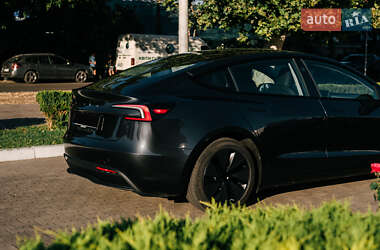 Седан Tesla Model 3 2024 в 