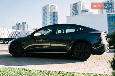 Седан Tesla Model 3 2024 в 
