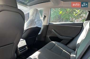 Седан Tesla Model 3 2024 в 