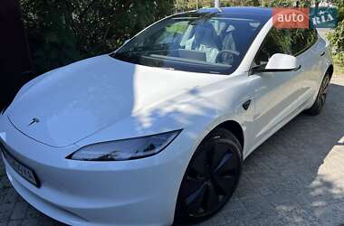Седан Tesla Model 3 2024 в 