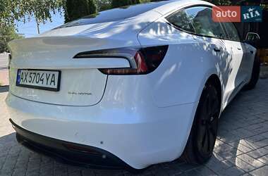 Седан Tesla Model 3 2024 в 
