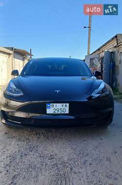 Седан Tesla Model 3 2022 в 