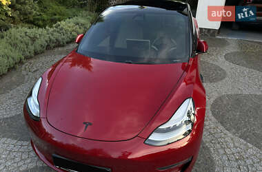 Седан Tesla Model 3 2020 в 