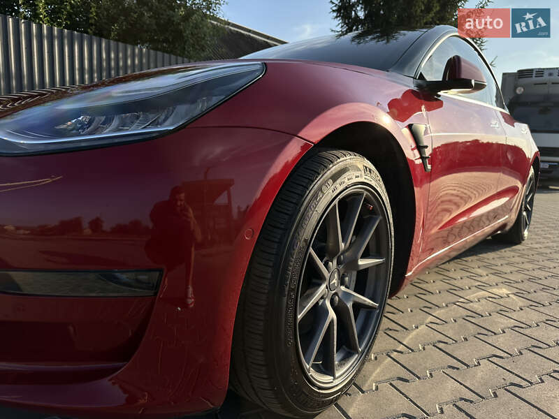 Седан Tesla Model 3 2020 в Тернополе