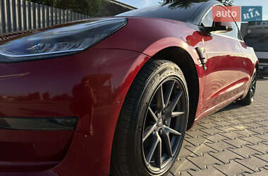 Седан Tesla Model 3 2020 в 