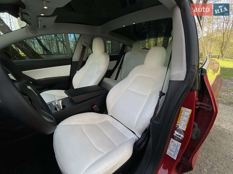 Седан Tesla Model 3 2020 в Тернополе