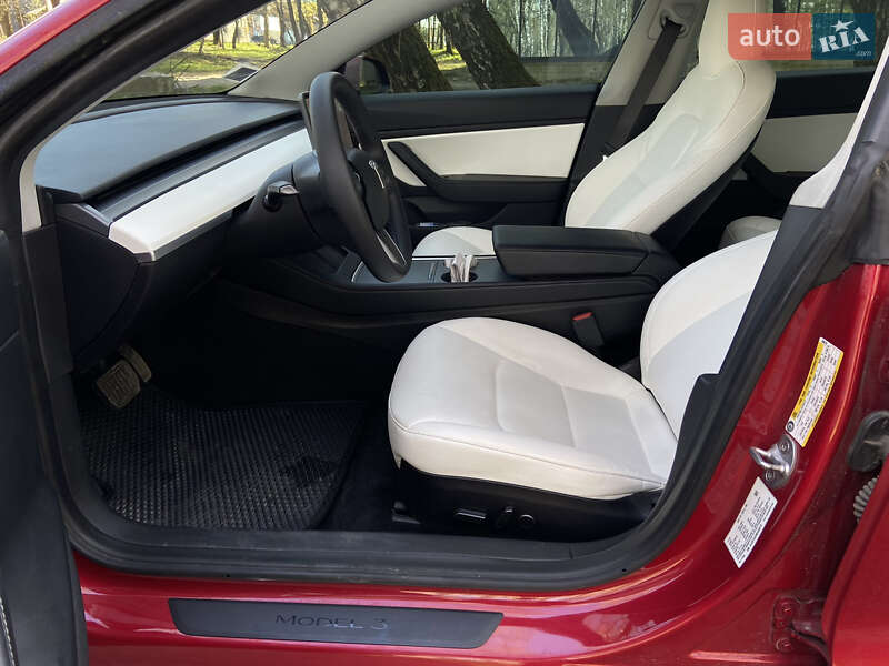 Седан Tesla Model 3 2020 в Тернополе