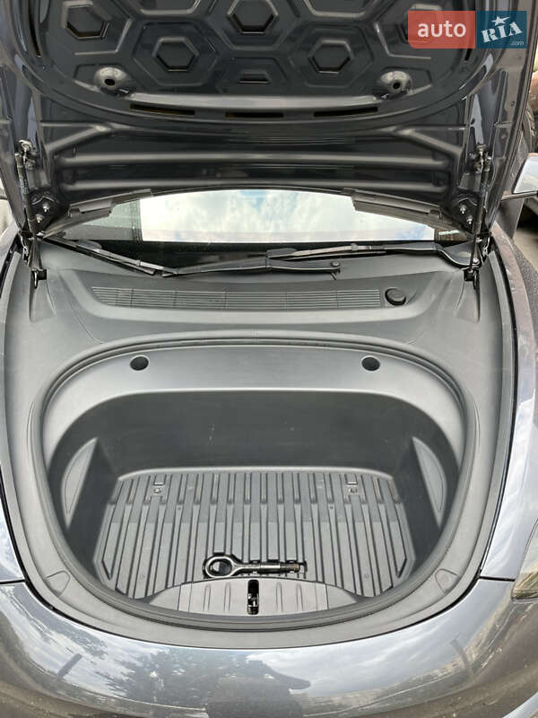 Седан Tesla Model 3 2022 в Дніпрі