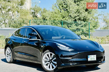 Седан Tesla Model 3 2020 в 