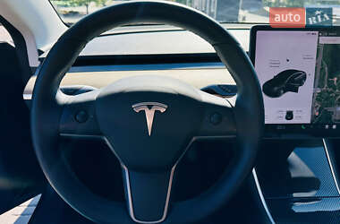 Седан Tesla Model 3 2020 в 
