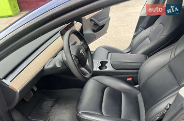 Седан Tesla Model 3 2021 в 