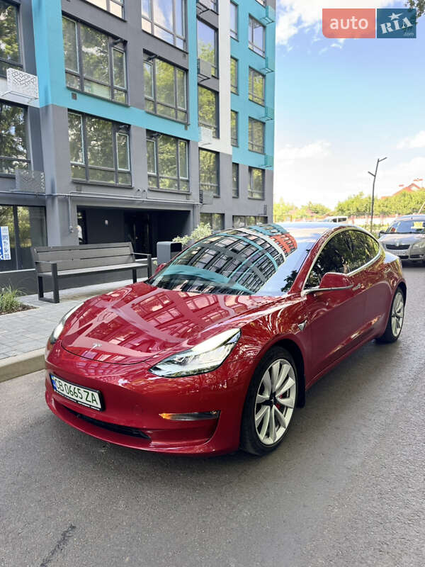 Седан Tesla Model 3 2018 в Чернигове