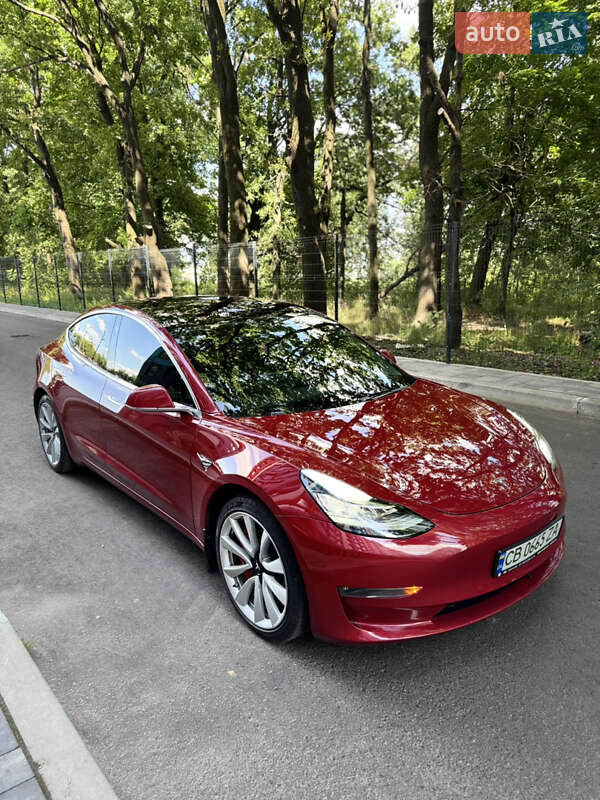 Седан Tesla Model 3 2018 в Чернигове