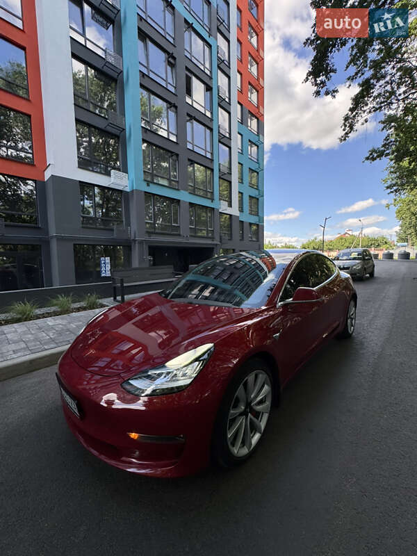 Седан Tesla Model 3 2018 в Чернигове