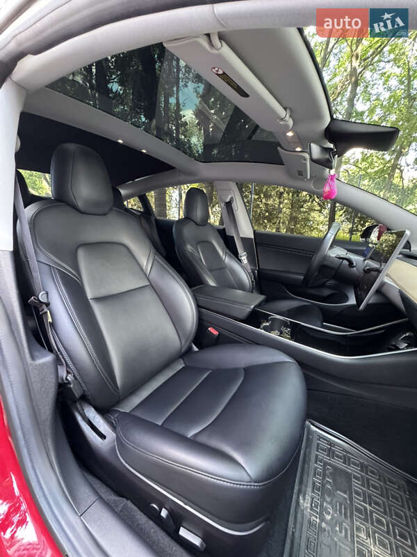 Седан Tesla Model 3 2018 в Чернигове