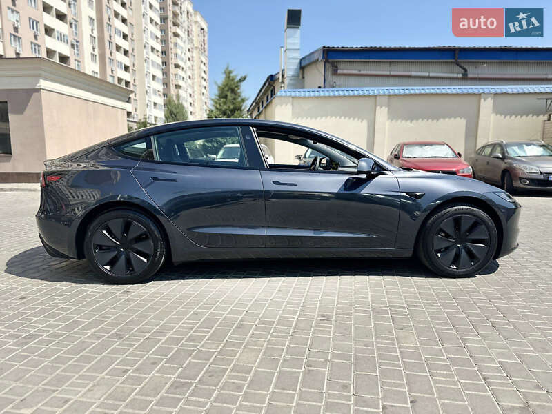 Tesla Model 3 2024