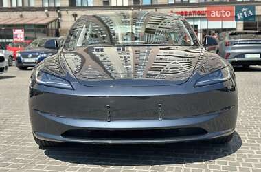 Седан Tesla Model 3 2024 в 