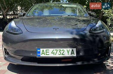 Седан Tesla Model 3 2022 в 
