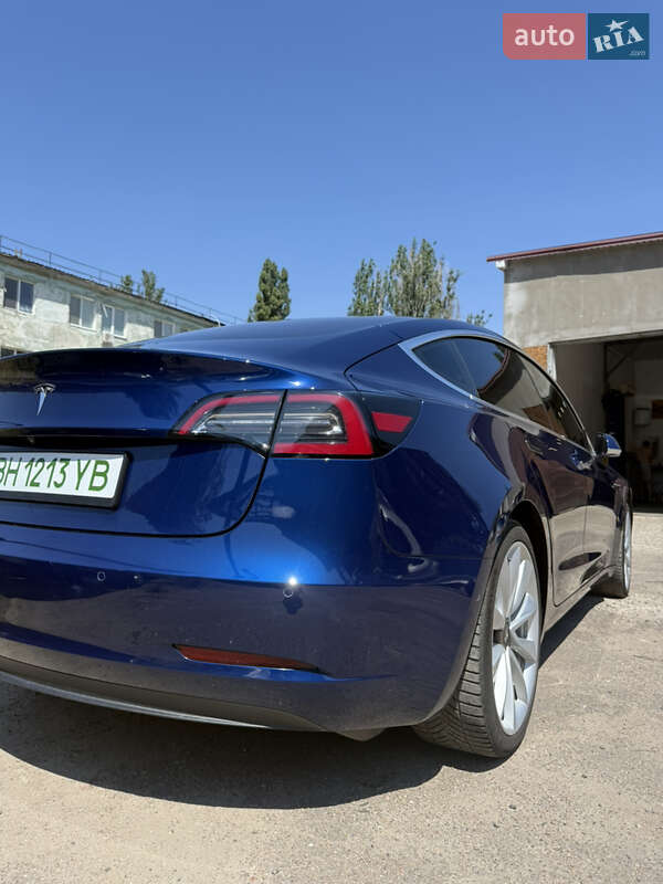 Седан Tesla Model 3 2018 в Одесі