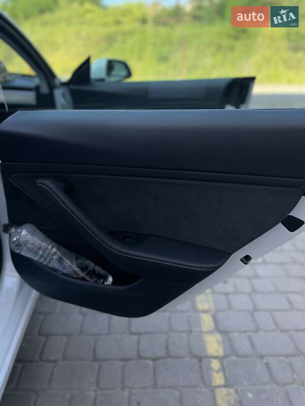Седан Tesla Model 3 2021 в Ужгороде