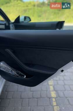 Седан Tesla Model 3 2021 в 
