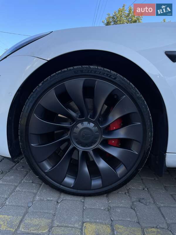 Седан Tesla Model 3 2021 в Ужгороде