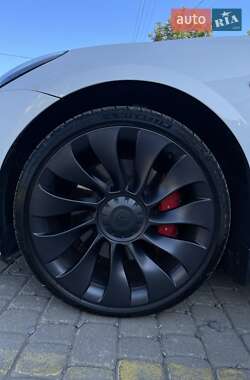 Седан Tesla Model 3 2021 в 