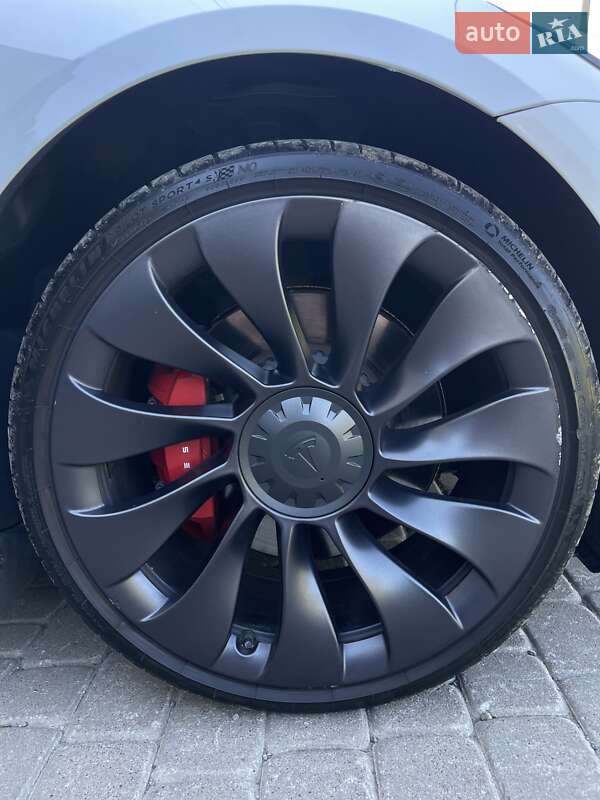 Седан Tesla Model 3 2021 в Ужгороде